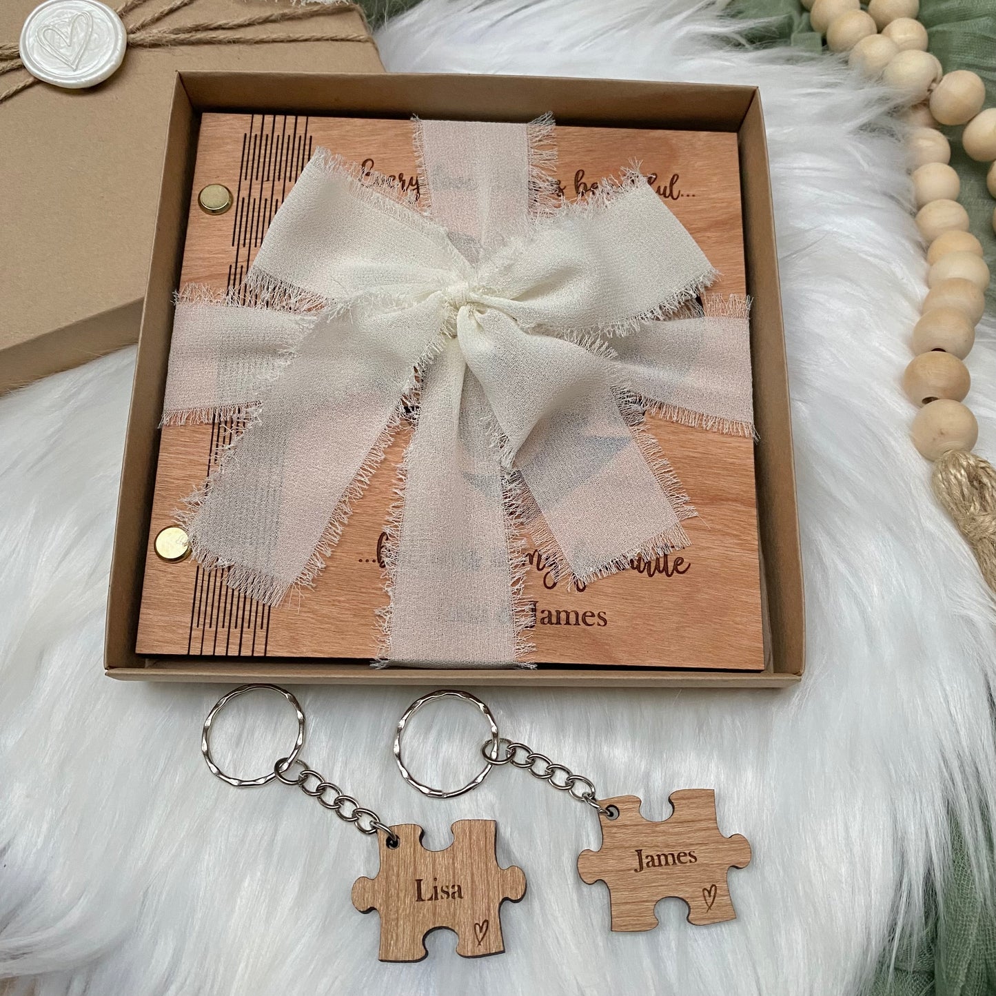 Luxury valentines day keepsake card and couples keyring set